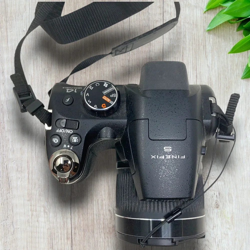 Fujifilm FinePix S3300 14MP Digital Camera 26x Zoom Case Manual Tested Works